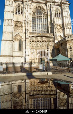 Reflet de l'abbaye de Westminster à Londres Banque D'Images