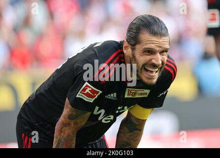 Cologne, Allemagne. 11th septembre 2022. Bundesliga, match 6, 1. FC Cologne - 1. FC Union Berlin, Christopher Trimmel (Union) regarde dessus. Crédit : Juergen Schwarz/Alay Live News Banque D'Images