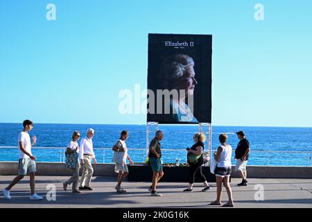 Nice, France. 11th septembre 2022. Hommage à la reine Elizabeth II à la promenade des Anglais à Nice, France sur 11 septembre 2022. La reine Elizabeth est décédée à l'âge de 96 ans le 8 septembre 2022. (Photo de Lionel Urman/Sipa USA) crédit: SIPA USA/Alay Live News Banque D'Images