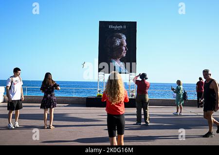 Nice, France. 11th septembre 2022. Hommage à la reine Elizabeth II à la promenade des Anglais à Nice, France sur 11 septembre 2022. La reine Elizabeth est décédée à l'âge de 96 ans le 8 septembre 2022. (Photo de Lionel Urman/Sipa USA) crédit: SIPA USA/Alay Live News Banque D'Images