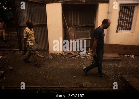 11 septembre 2022, Srinagar, Jammu-et-Cachemire, Inde: Les responsables de la faune cachemiri recherchent un ours sauvage après qu'un civil ait été blessé dans son attaque à Srinagar, Cachemire contrôlé par l'Inde, le dimanche 11 septembre 2022. (Credit image: © Mubashir Hassan/Pacific Press via ZUMA Press Wire) Banque D'Images