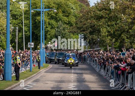 Aberdeen, Royaume-Uni. 11th septembre 2022. Voici le cortège de la reine Elizabeth 11, qui effectue son dernier voyage et part d'Aberdeen en route vers Édimbourg. Credit: JASPERIMAGE / Alamy Live News Banque D'Images