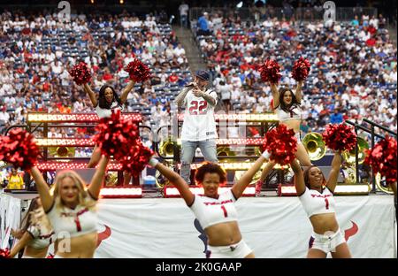 Houston, Texas, États-Unis. 11 septembre 2022: Le rappeur de Houston Paul Wall se produit à la mi-temps d'un match de la NFL entre les Texans et les Colts sur 11 septembre 2022 à Houston. (Credit image: © Scott Coleman/ZUMA Press Wire) Credit: ZUMA Press, Inc./Alamy Live News Banque D'Images