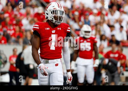 Madison, WI, États-Unis. 10th septembre 2022. Jay Shaw (1), Corner back des Badgers du Wisconsin, s'aligne pendant le match de football de la NCAA entre les Washington State Cougars et les Badgers du Wisconsin au Camp Randall Stadium de Madison, WISCONSIN. Darren Lee/CSM/Alamy Live News Banque D'Images