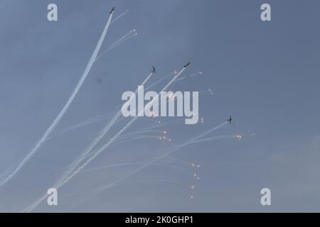 11 septembre 2022: 11 septembre 2022 (Torre del Mar, Malaga) VI Festival International de l'Air Torre del Mar 2022 les pilotes ont mis à la limite les machines qu'ils manipulent pendant les journées d'exposition. Des avions de chasse, des patrouilles acrobatiques, des avions historiques et les derniers modèles dotés de la technologie aérospatiale la plus avancée sont présents à ce festival aérien. (Credit image: © Lorenzo Carnero/ZUMA Press Wire) Banque D'Images