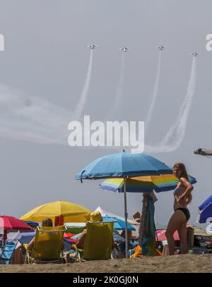 11 septembre 2022: 11 septembre 2022 (Torre del Mar, Malaga) VI Festival International de l'Air Torre del Mar 2022 les pilotes ont mis à la limite les machines qu'ils manipulent pendant les journées d'exposition. Des avions de chasse, des patrouilles acrobatiques, des avions historiques et les derniers modèles dotés de la technologie aérospatiale la plus avancée sont présents à ce festival aérien. (Credit image: © Lorenzo Carnero/ZUMA Press Wire) Banque D'Images