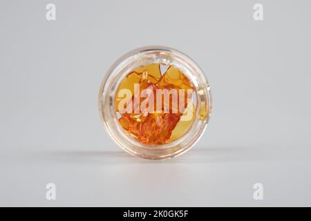 extrait d'or d'orange dab cannabis en bouteille. Banque D'Images