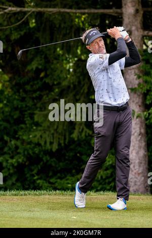 Jennings, Missouri, États-Unis. 11 septembre 2022: Le golfeur Stuart Appleby débarque sur le 9th trous malgré des conditions humides et venteuses le dernier jour de l'Ascension Charity Classic tenu au Norwood Hills Country Club à Jennings, Mo Richard Ulreich/CSM crédit: CAL Sport Media/Alay Live News Banque D'Images