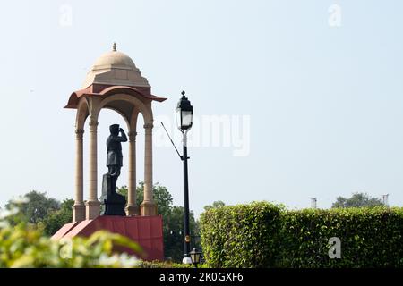 New Delhi, Delhi, Inde, 11 septembre 2022 - 28 pieds de hauteur Statue en granit noir de Netaji Subhas Chandra Bose conçu par la National Gallery of Modern Art à C Banque D'Images