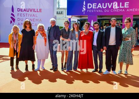 Philippe Duclos, Rebecca Marder, Judith Chemla, Noemie Lvovsky, Paolo Mattei, Damien Bonnard et Armelle assistent à la première « la Grande magie » lors du Festival américain du film de Deauville sur 10 septembre 2022 48th à Deauville, France. Photo de Shootpix/ABACAPRESS.COM Banque D'Images