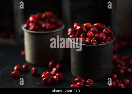 fruits secs de rosehip sur la table Banque D'Images