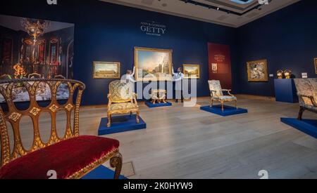 Christie’s, Londres, Royaume-Uni. 12 septembre 2022. Aperçu des ventes de la collection Ann et Gordon Getty. 19th et 20th Century Masterworks, Decorative Arts, Old Master Paintings & Drawings, Porcelain & Silver, Chinese Works of Art, English & European Furniture, vendus pour Charity pendant les quatre jours et les soirées de vente à New York, 20-23 octobre. Crédit: Canaletto, Venise, le Grand Canal donnant sur l'est avec Santa Maria della Salute (estimation de 6 000 000 $-10 000 000). Crédit : Malcolm Park/Alay Live News. Banque D'Images