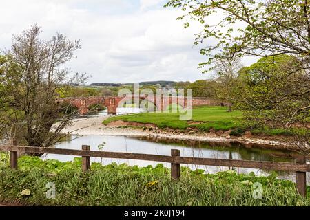 Sandstone Bridge traverse la rivière Eden, Lazonby, Cumbria, Royaume-Uni, Angleterre, rivière Eden, pont de la rivière Eden, rivière Lazonby Eden, Royaume-Uni, Angleterre, rivières, rivière Banque D'Images