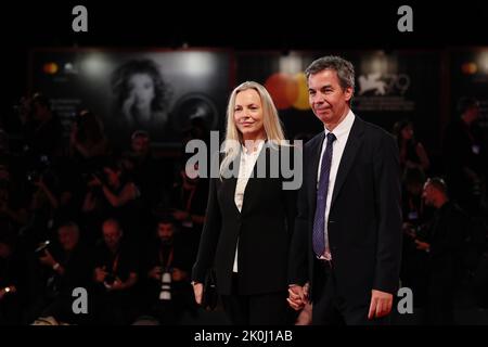 VENISE, ITALIE - SEPTEMBRE 10 : l'hôtesse Rocio Munoz Morales et Raoul Bova assistent à la cérémonie de clôture du tapis rouge à l'Internatio de Venise 79th Banque D'Images