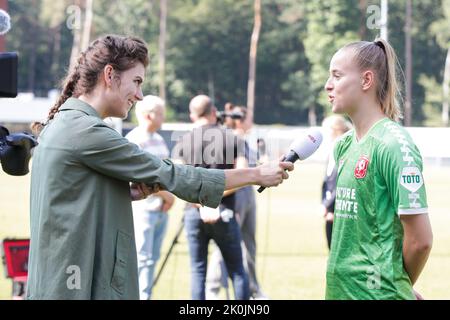 ZEIST, PAYS-BAS - SEPTEMBRE 12: Daphne van Domselaar du FC Twente pendant un moment de presse avant le début de l'Azerion Vrouwen Eredivisie au campus de la KNVB sur 12 septembre 2022 à Zeist, pays-Bas. (Photo de Broer van den Boom/Orange Pictures) Banque D'Images