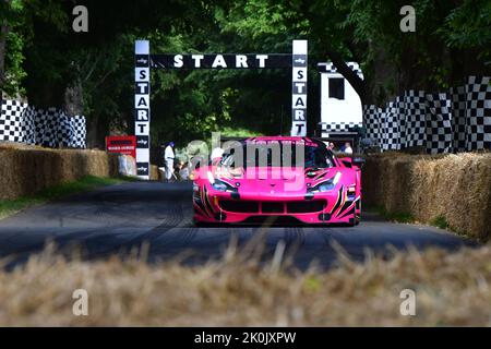 Deborah Mayer, Ferrari 488 GT3, Une sélection du passé illustre de Ferrari, un mélange de voitures de sport, GT Racers, et Formule 1, 75 ans de Ferrari, Banque D'Images