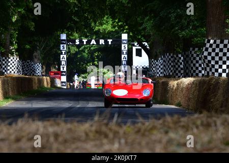 Sam Hancock, Tim Samways, Ferrari 246S Dino, Une sélection du passé illustre de Ferrari, un mélange de voitures de sport, GT Racers et Formula 1, 75 ans Banque D'Images