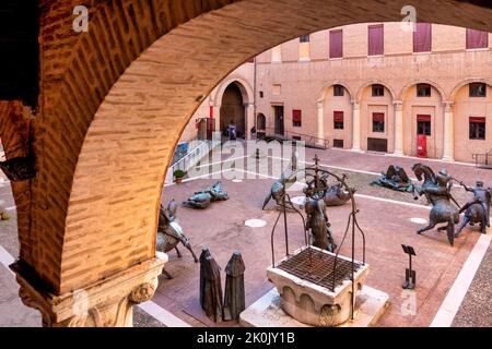 Exposition dédiée à Orlando Furioso par Sara Balzani et Nicola Zamboni dans la cour du Castello Estense, Ferrara Italie Banque D'Images