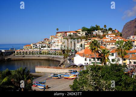 Camara do Lobos, front de mer et port, Madère, Portugal Banque D'Images