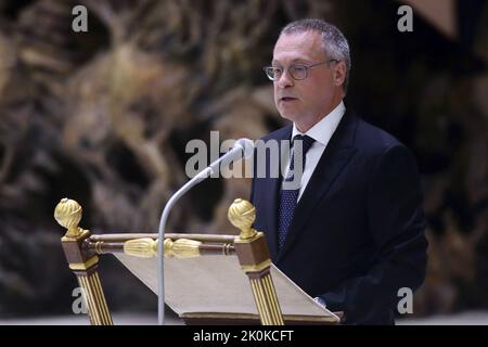 Vatican. 12th septembre 2022. Le Président de la Confindustria CARLO BONOMI parle pendant l'audience du Pape François aux Partecipans de l'Assemblée publique de la Confindustria dans la salle Paul VI à la © EvandroInetti via ZUMA Wire (Credit image: © Evandro Inetti/ZUMA Press Wire) Banque D'Images