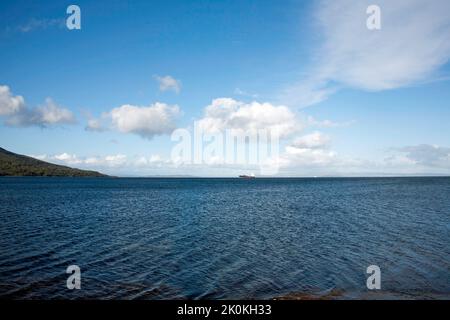 Cargo amarré à Brodick Bay l'île d'Arran North Ayrshire Ecosse Banque D'Images