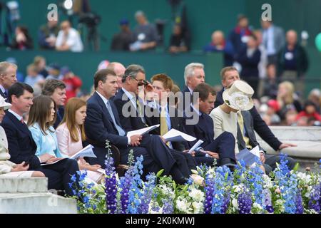 4th juin 2002 - membres de la famille royale britannique au Jubilé d'or de la reine Elizabeth II dans le Mall à Londres Banque D'Images