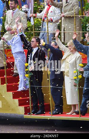 4 juin 2002 - des célébrités britanniques assistent au Jubilé d'or de la reine Elizabeth II au palais de Buckingham à Londres Banque D'Images