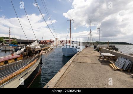 Port avec des navires traditionnels à Ebeltoft, Danemark Banque D'Images