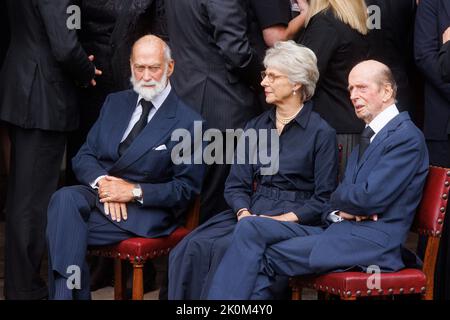 Le prince Michael de Kent, Birgitte, la duchesse de Gloucester et le prince Edward, duc de Kent, siègent ensemble avant que la proclamation principale soit lue à partir de TH Banque D'Images