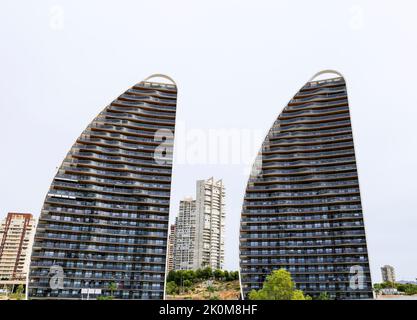 Benidorm, Alicante, Espagne- 11 septembre 2022: Bâtiments à l'architecture moderne dans la plage de Poniente à Benidorm Banque D'Images