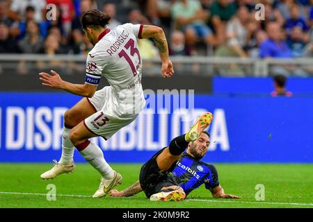 Milan, Italie. 10th, septembre 2022. Hakan Calhanoglu (20) d'Inter et Ricardo Rodriguez (13) de Turin vu pendant la série Un match entre Inter et Turin à Giuseppe Meazza à Milan. (Crédit photo: Gonzales photo - Tommaso Fimiano). Banque D'Images