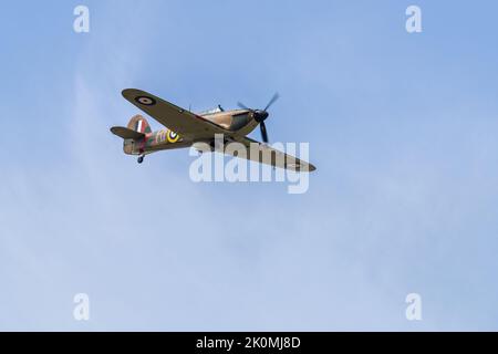 Vol commémoratif de la bataille d'Angleterre de la RAF Hawker Hurricane LF363 aéroporté au Royal International Air Tattoo 2022 Banque D'Images