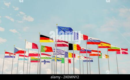Le drapeau de l'Union européenne avec les drapeaux de l'Union européenne qui agite dans le ciel Banque D'Images