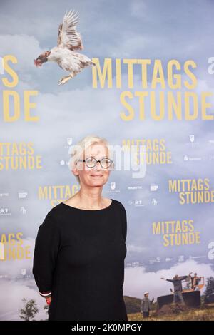 Husum, Allemagne. 12th septembre 2022. Dörte Hansen, romancier, vient à la première du film 'Mittagsstunde' à Kino-Centre-Husum. Credit: Georg Wendt/dpa/Alay Live News Banque D'Images