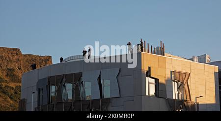 Holyrood, Édimbourg, Écosse, Royaume-Uni. 12th septembre 2022. Sécurité du roi Charles 111 au Parlement écossais et au palais Holyrood. Crédit : Arch White/alamy Live News. Banque D'Images