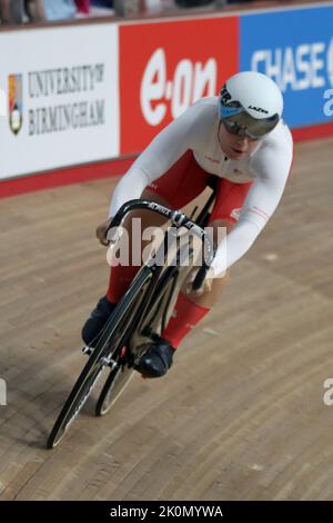Sophie CAPEWELL d'Angleterre dans le cyclisme féminin Sprint aux Jeux du Commonwealth 2022 dans le Vélodrome, Parc olympique de la Reine Elizabeth, Londres. Banque D'Images