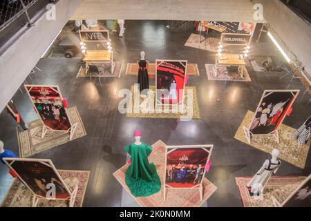 Madrid, Madrid, Espagne. 12th septembre 2022. Le designer Juan Vidal a présenté sa nouvelle collection de capsules de mode et de chaussures à travers une exposition montage à la SerrerÃÂ-a Belga après la relance de sa marque, dans laquelle il s'engage à un nouveau modèle d'affaires basé sur la précommande et dans lequel il étudie de nouveaux matériaux, utiliser des tissus qui confirment son engagement en faveur de la durabilité et de l'innovation. (Credit image: © Alberto Sibaja/Pacific Press via ZUMA Press Wire) Banque D'Images