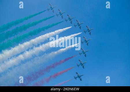 L'escadron acrobatique national italien PAN 'Frecce Tricolori' pendant le spectacle à Desenzano del Garda, Brescia, Italie, 10 septembre 2022 Banque D'Images