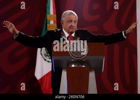 Mexico, Mexique. 12th septembre 2022. Le président du Mexique, Andres Manuel LÃ³pez Obrador, s'entretient au cours de la conférence de presse devant des journalistes au Palais national de Mexico. Sur 12 septembre 2022 à Mexico, Mexique. (Image de crédit : © Luis Barron Eyepix Group/eyepix via ZUMA Press Wire) Banque D'Images