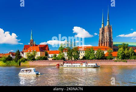 Vue panoramique sur la vieille ville de Wroclaw, la cathédrale Saint-Jean et la rivière Odra. Wroclaw, Pologne Banque D'Images