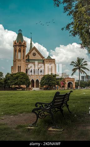 Une photo verticale de la Frere Hall au Pakistan Banque D'Images