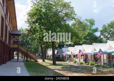 Historique Ocean Grove Camp quartier de tentes d'été méthodiste faisant face au Grand Auditorium sur la rive du New Jersey. Banque D'Images