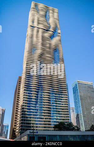 Un immense bâtiment résidentiel à Chicago, Illinois Banque D'Images