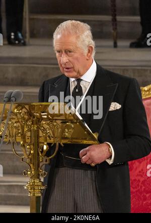 Londres, Royaume-Uni, 12 septembre 2022, le roi de Grande-Bretagne Charles III parle lors de la présentation des discours des deux chambres du Parlement à Westminster Hall, à l'intérieur du palais de Westminster, dans le centre de Londres, lundi, sur 12 septembre 2022, à la suite du décès de la reine Elizabeth II sur 8 septembre. Photo de la Chambre des Lords du Royaume-Uni/ Roger Harris/ Credit: UPI/Alay Live News Banque D'Images