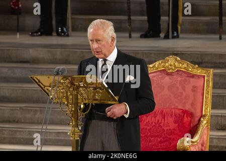 Londres, Royaume-Uni, 12 septembre 2022, le roi de Grande-Bretagne Charles III parle lors de la présentation des discours des deux chambres du Parlement à Westminster Hall, à l'intérieur du palais de Westminster, dans le centre de Londres, lundi, sur 12 septembre 2022, à la suite du décès de la reine Elizabeth II sur 8 septembre. Photo de la Chambre des Lords du Royaume-Uni/ Roger Harris/ Credit: UPI/Alay Live News Banque D'Images