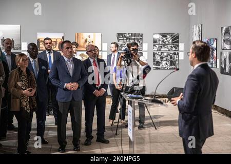 Istanbul, Turquie, 12/09/2022, Serdar Karagoz, Directeur général de l'Agence Anadolu, prononce un discours d'ouverture lors de l'exposition Istanbul photo Awards 2022. Istanbul photo Awards 2022 exposition à l'Université des beaux-arts de Mimar Sinan Tophane-i Amire Culture and Art Centre, au bâtiment du Dôme unique, avec la participation du Directeur général de l'Agence Anadolu Serdar Karagoz, après le discours d'ouverture, Mimar Sinan Université des Beaux-Arts Recteur Professeur Dr. Handan ?nci ELCI a ouvert avec la présence de Beyoglu Maire Haydar Ali Yildiz et des invités. Les photos primées seront ouvertes aux visiteurs jusqu'à la fin de S. Banque D'Images