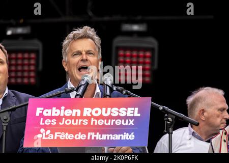 Brétigny sur orge, France. 10th septembre 2022. Fabien Roussel, secrétaire national du PCF, parle pendant la Fête de l'humanité sur 10 septembre 2022. Banque D'Images