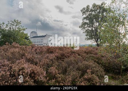 Radio Kootwijk dans un domaine aux pays-Bas. Photo de haute qualité de radio Kootwijk sur le terrain. Banque D'Images