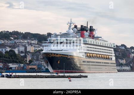 Cobh, Cork, Irlande. 13th septembre 2022. Bateau de croisière Disney Magic sur le point d'arriver le long de son quai à Cobh, Co. Cork, Irlande. - Crédit; David Creedon / Alamy Live News Banque D'Images