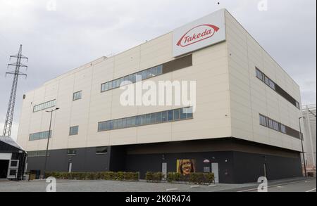 Illustration prise lors des célébrations du 50th anniversaire du site de fabrication de la biotechnologie des thérapies à base de plasma Takeda à Lessines, mardi 13 septembre 2022. Avec ses 1 200 employés, le site Takeda Lessines est l'un des plus grands sites biopharmaceutiques du pays et la multinationale pharmaceutique japonaise Takeda est le troisième plus grand site de production au monde. BELGA PHOTO BENOIT DOPPAGNE Banque D'Images